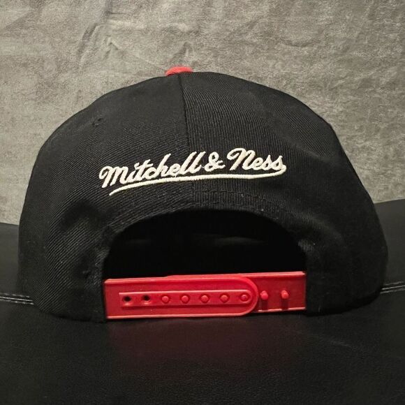 ‘13 MITCHELL & NESS Miami Heat Classic Logo Adjustable SnapBack Hat / One Size - Picture 2 of 5